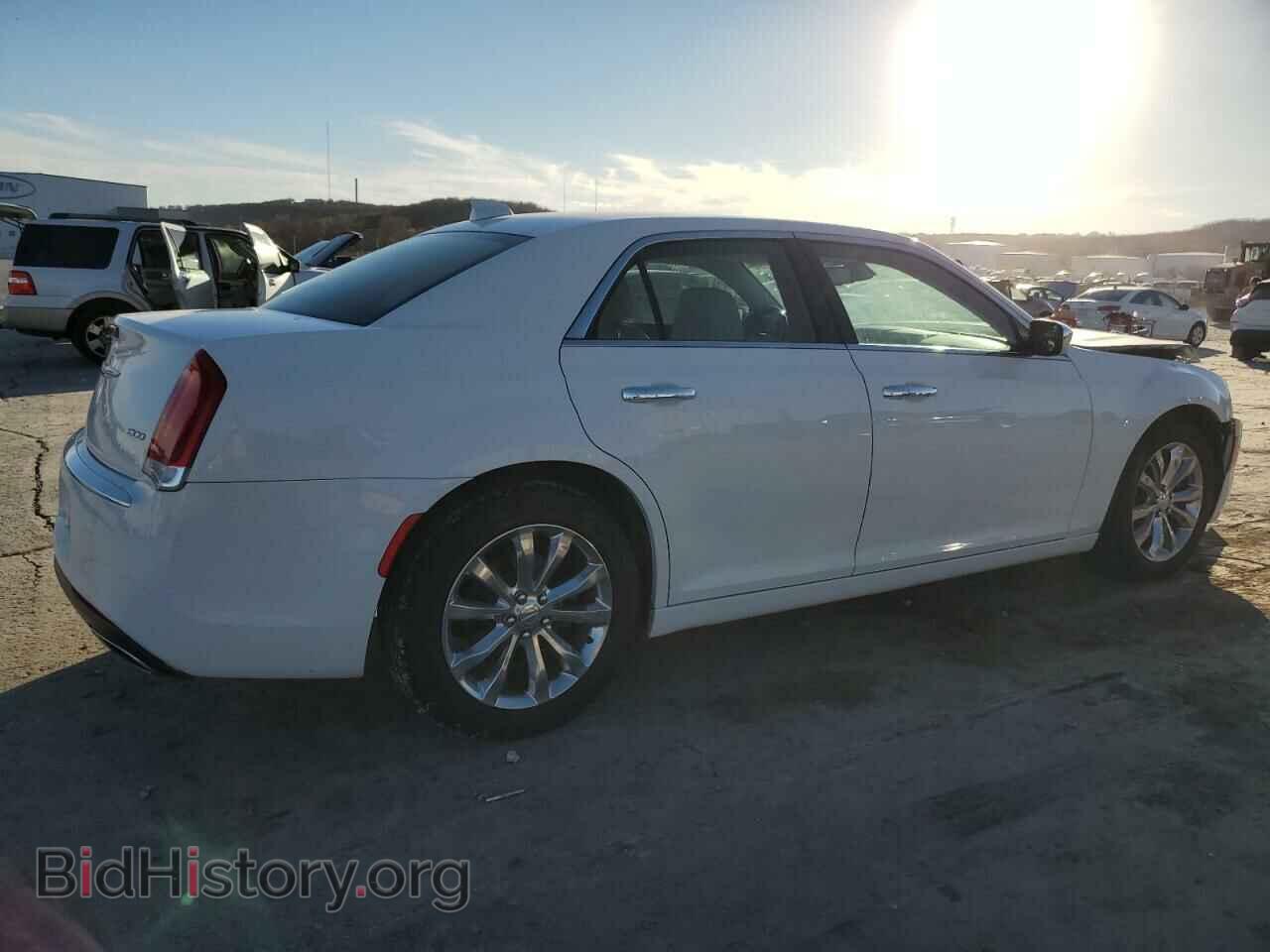 2018 CHRYSLER 300 - VIN: 2C3CCAKG6JH177304 - Фото 3