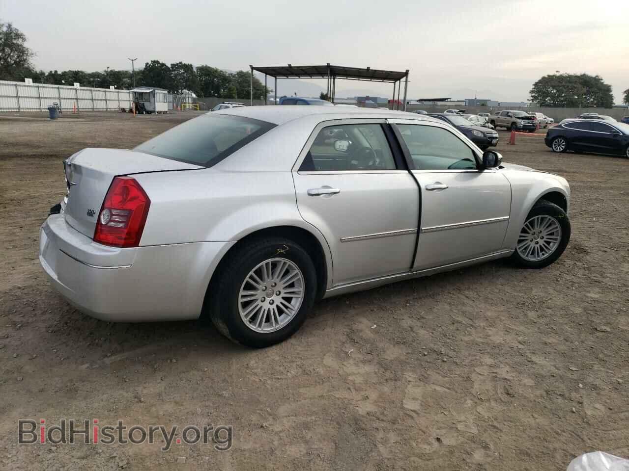 2010 CHRYSLER 300 - VIN: 2C3CA5CVXAH155381 - Фото 3