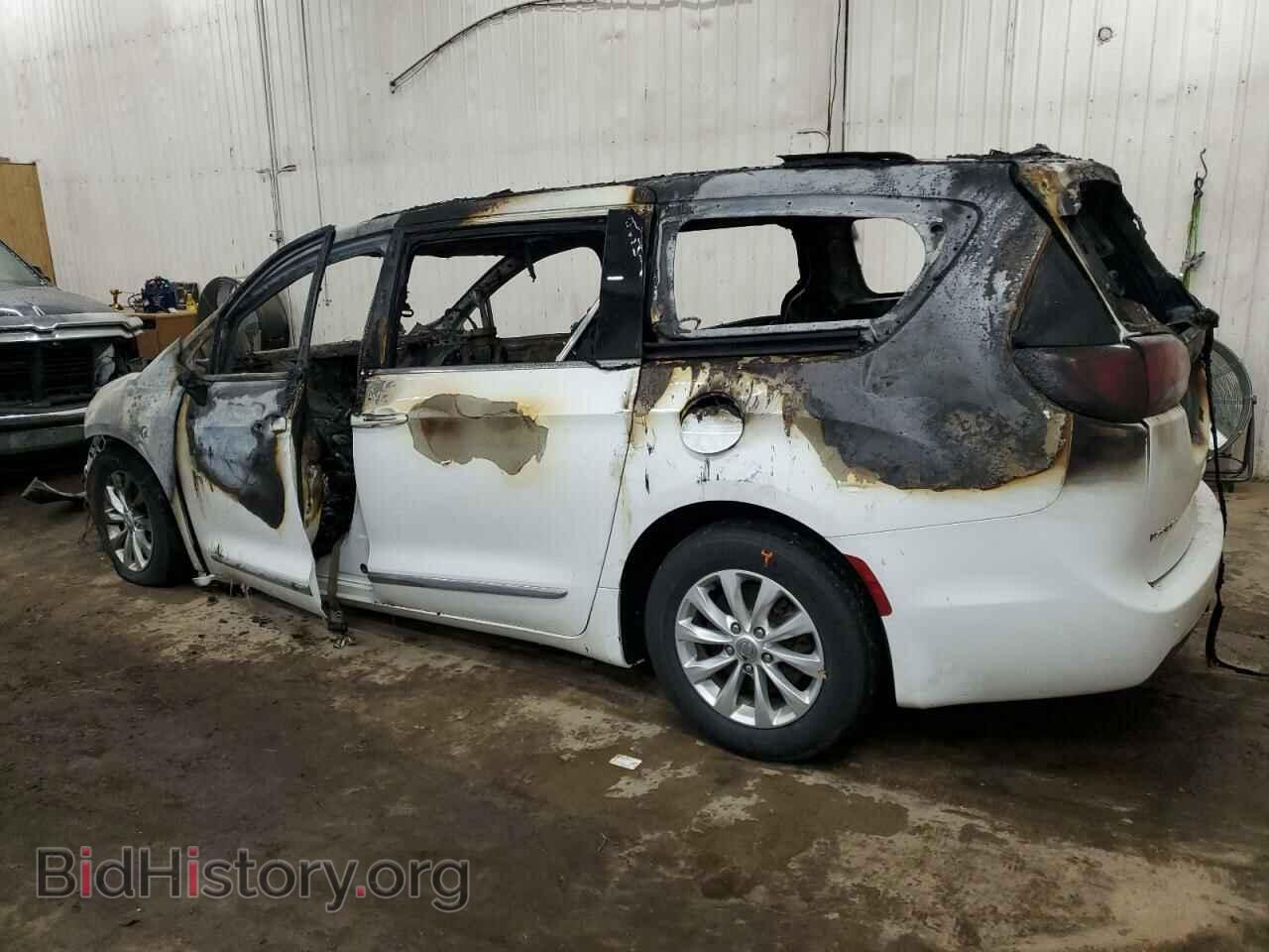 2018 CHRYSLER PACIFICA - VIN: 2C4RC1EG8JR261636 - Фото 2