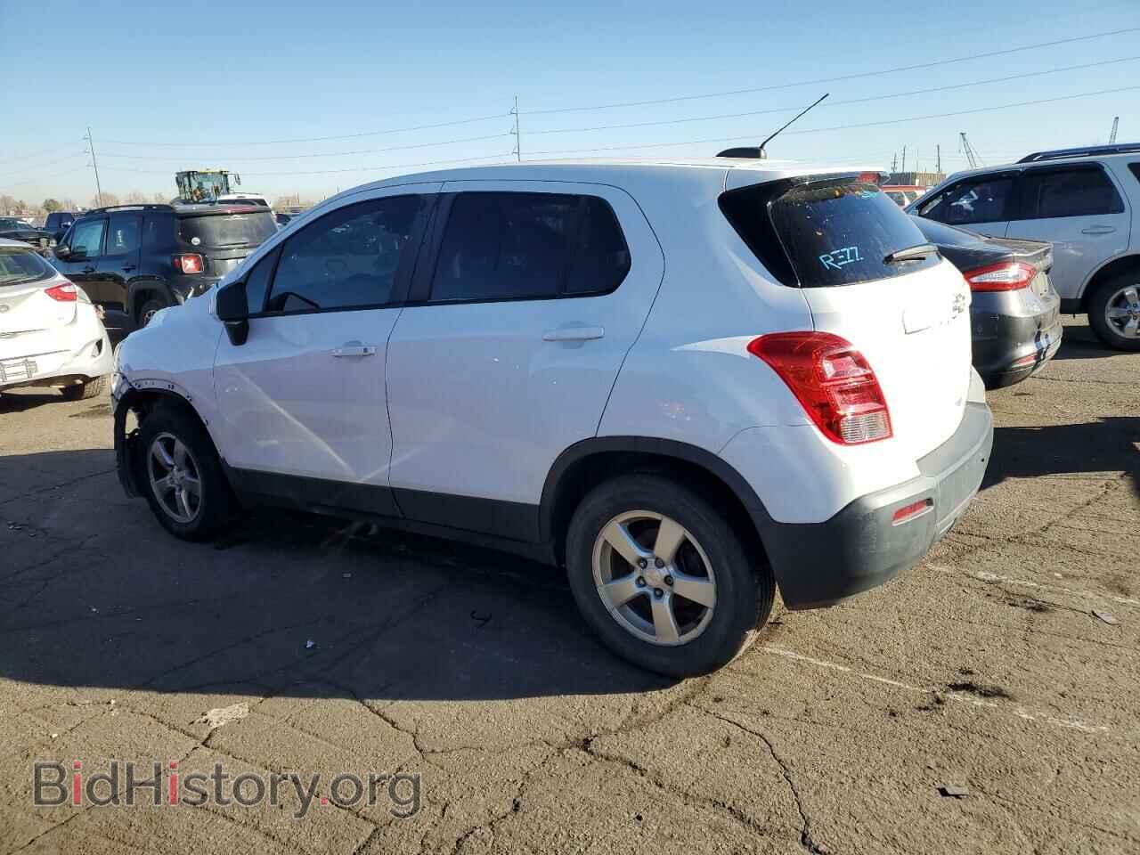 2015 CHEVROLET TRAX - VIN: 3GNCJPSB4FL252502 - Фото 2