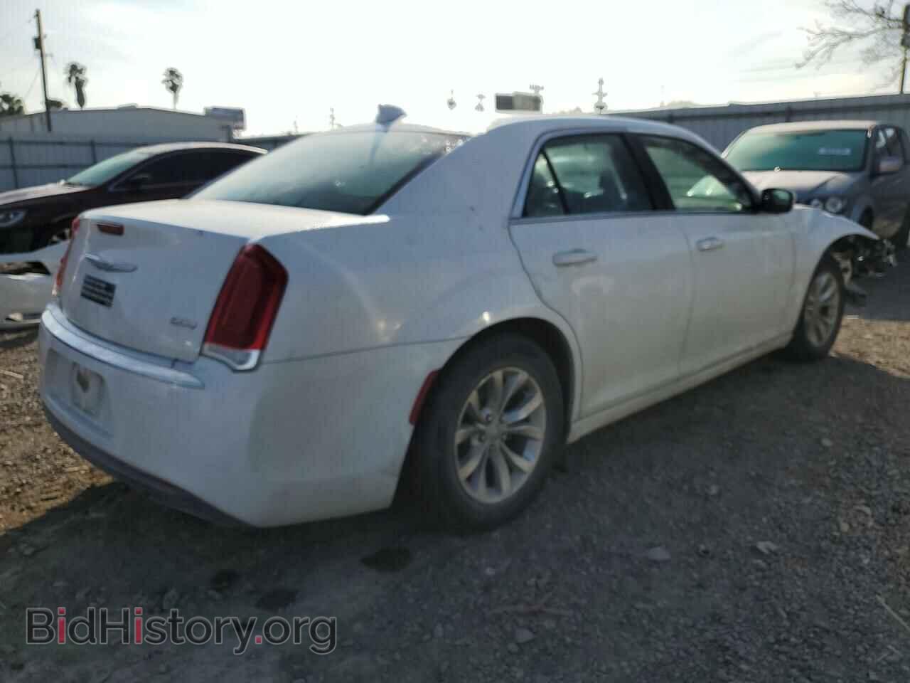 2016 CHRYSLER 300 - VIN: 2C3CCAAGXGH223663 - Фото 3