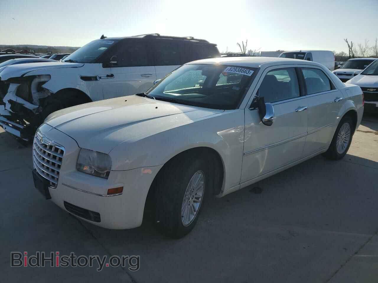 Photo 2C3CA4CDXAH173686 - CHRYSLER 300 2010