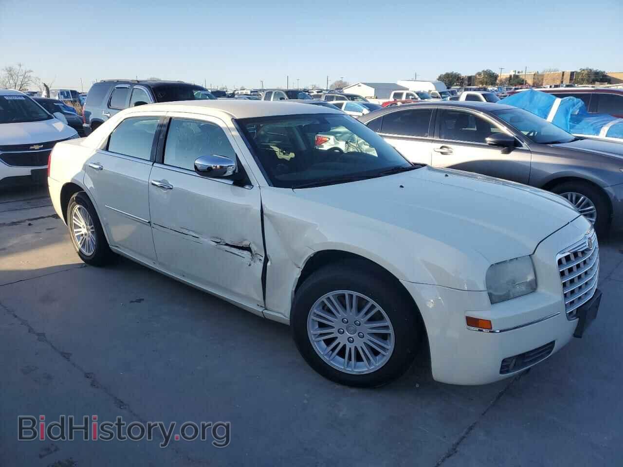 2010 CHRYSLER 300 - VIN: 2C3CA4CDXAH173686 - Фото 4