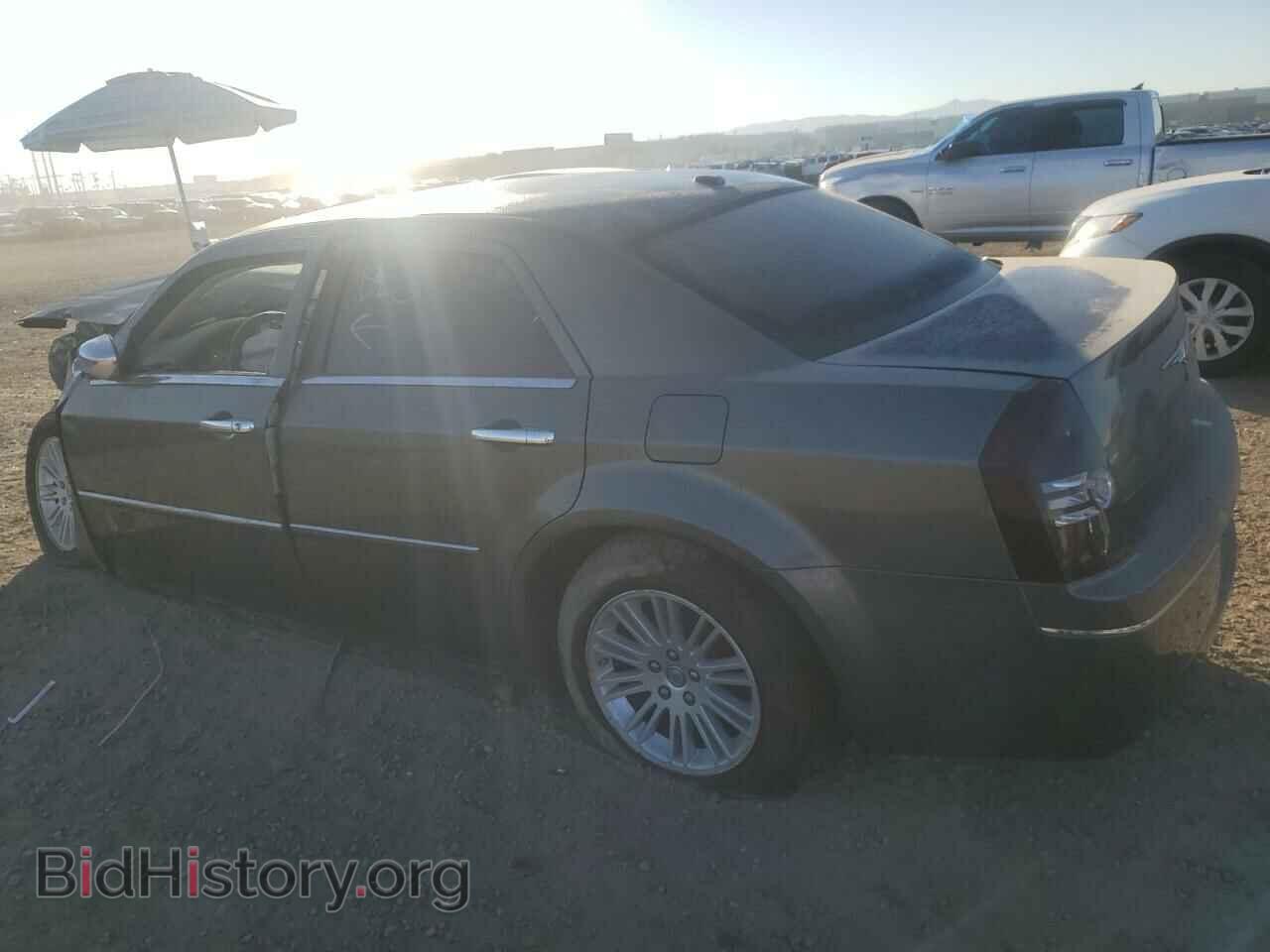2010 CHRYSLER 300 - VIN: 2C3CA5CV8AH104526 - Фото 2