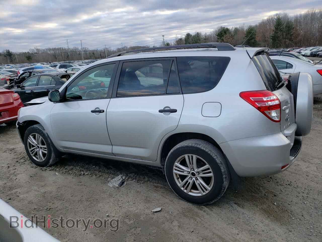 2011 TOYOTA RAV4 - VIN: 2T3BF4DV8BW175079 - Фото 2