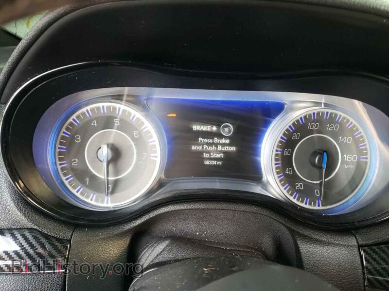 2017 Chrysler 300 (VIN 2C3CCABG3HH513839) — фото 9 из 13