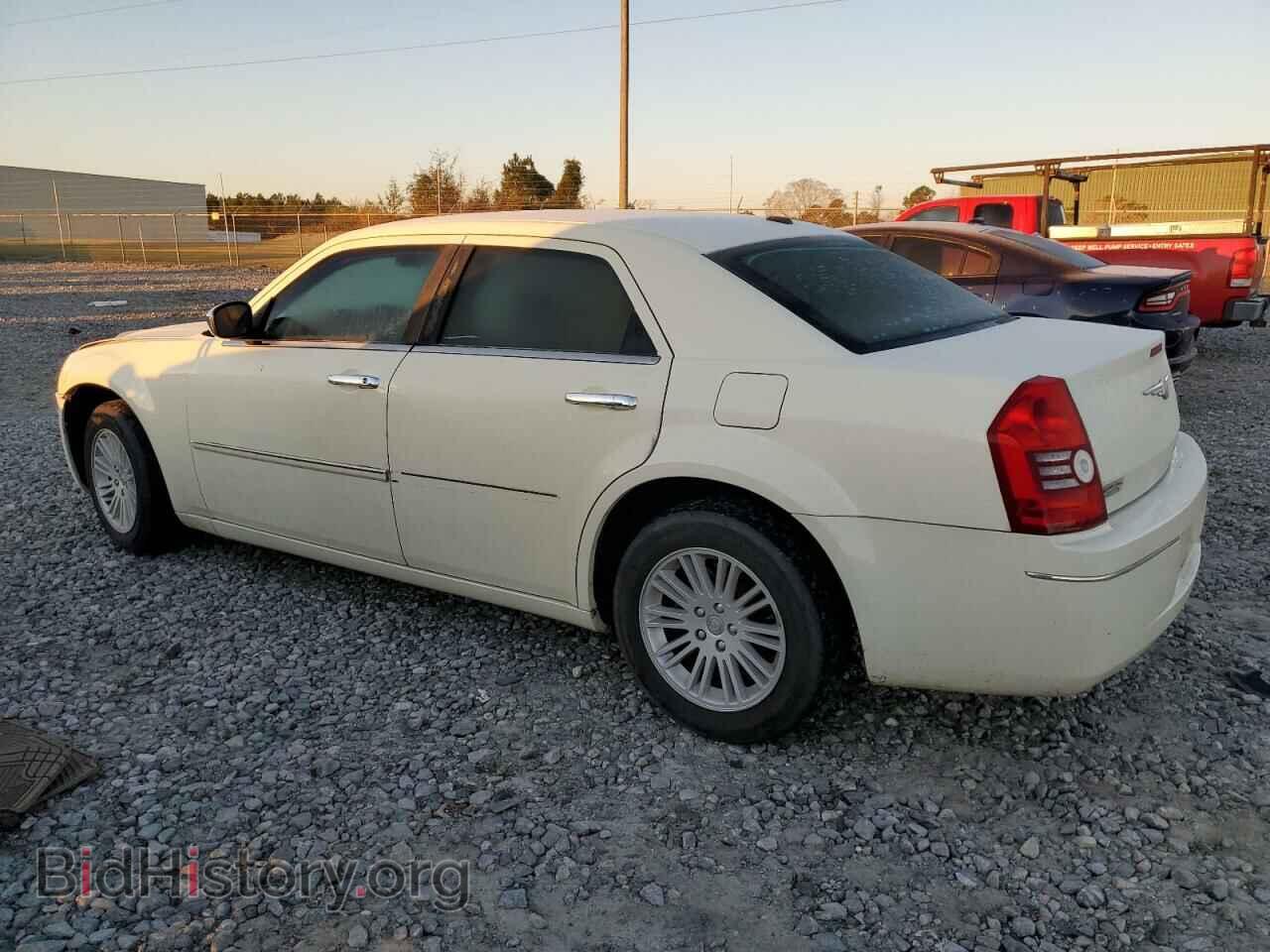 2010 CHRYSLER 300 - VIN: 2C3CA5CV0AH307099 - Фото 2