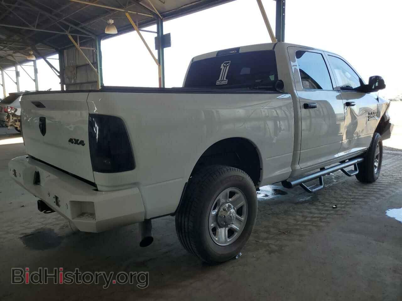 2017 RAM All Models - VIN: 3C6UR5CL5HG601168 - Photo 3
