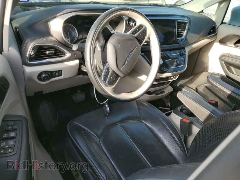 2017 Chrysler PACIFICA (VIN 2C4RC1GG3HR812191) — photo 8 of 13