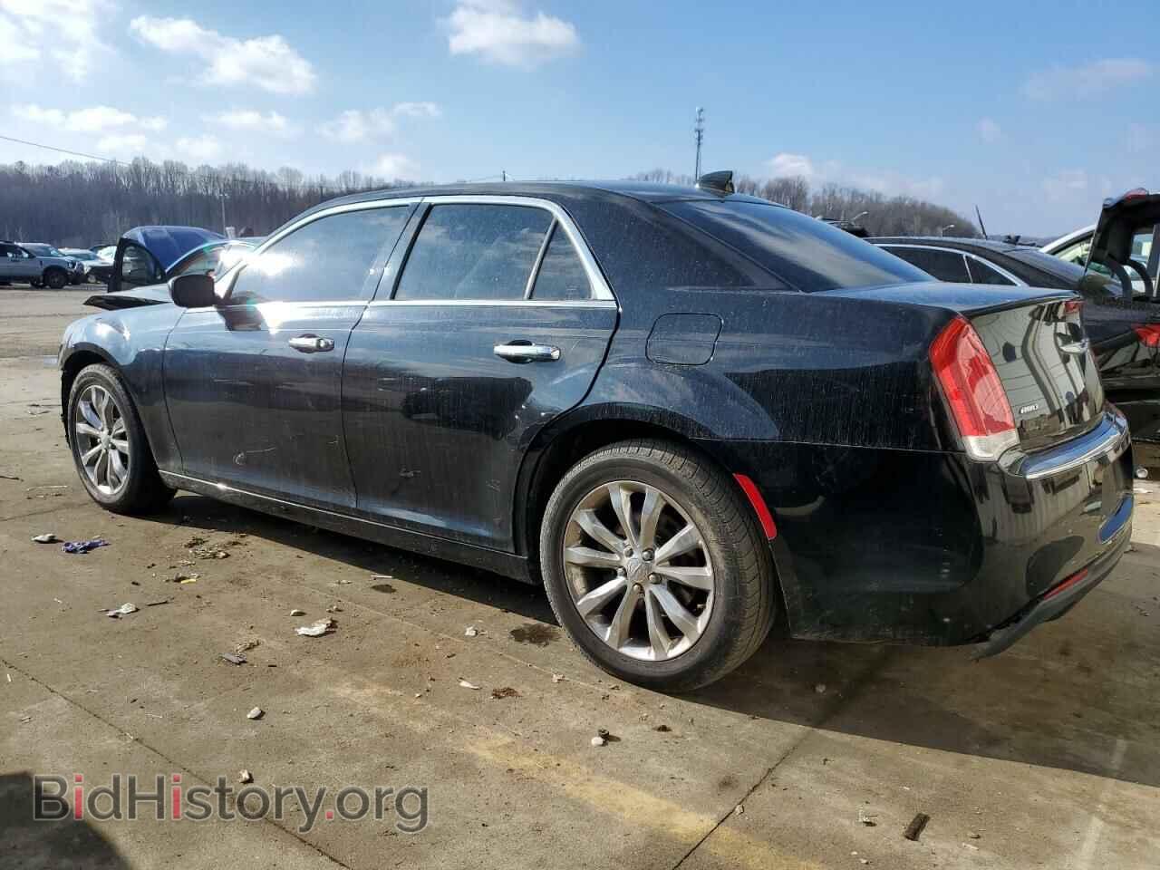 2018 CHRYSLER 300 - VIN: 2C3CCAKG6JH268704 - Фото 2