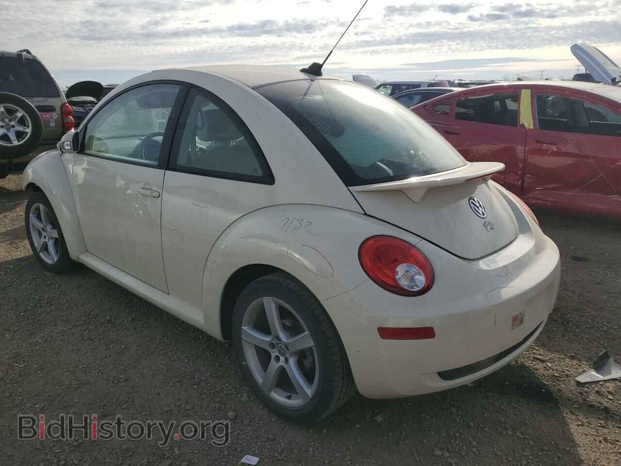 2010 VOLKSWAGEN BEETLE - VIN: 3VWPW3AG2AM032647 - Фото 2