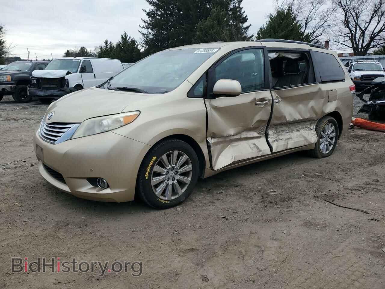 Photo 5TDDK3DC2BS005654 - TOYOTA All Models 2011