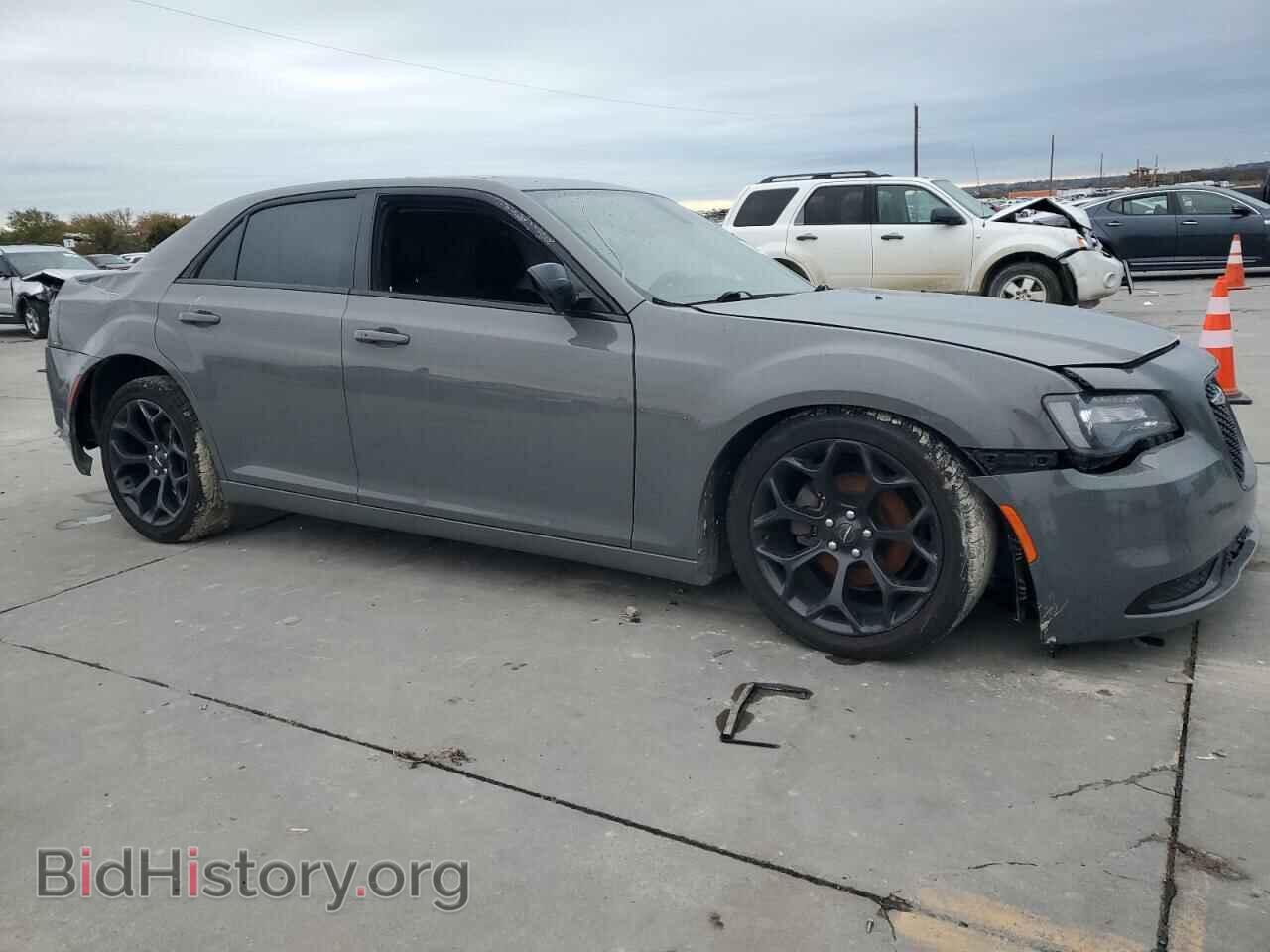 2019 CHRYSLER 300 - VIN: 2C3CCAAG4KH610332 - Фото 4