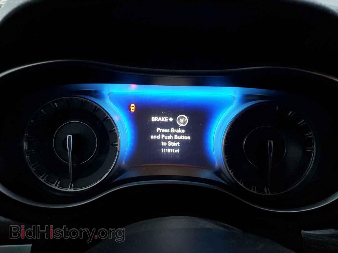 2019 CHRYSLER 300 - VIN: 2C3CCAAG4KH610332 - Фото 9