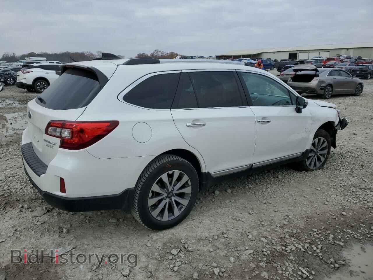 2017 SUBARU OUTBACK - VIN: 4S4BSATC3H3379404 - Фото 3