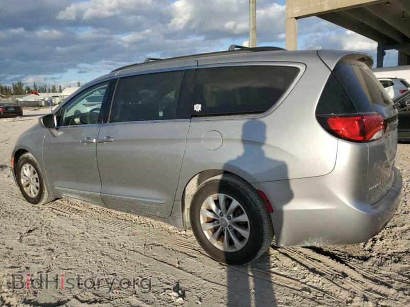 2017 Chrysler PACIFICA (VIN 2C4RC1BG1HR552056) — photo 2 of 13