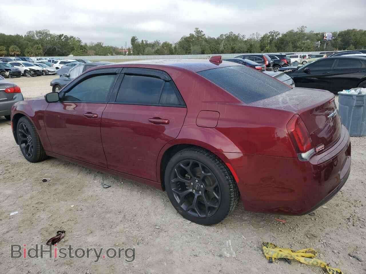 2019 CHRYSLER 300 - VIN: 2C3CCAAG4KH738604 - Фото 2