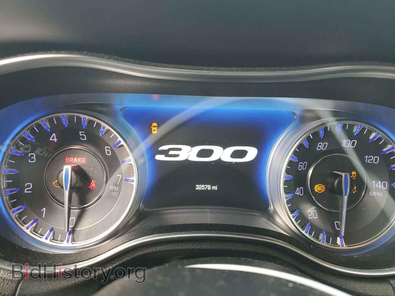 2019 CHRYSLER 300 - VIN: 2C3CCAAG4KH738604 - Фото 9