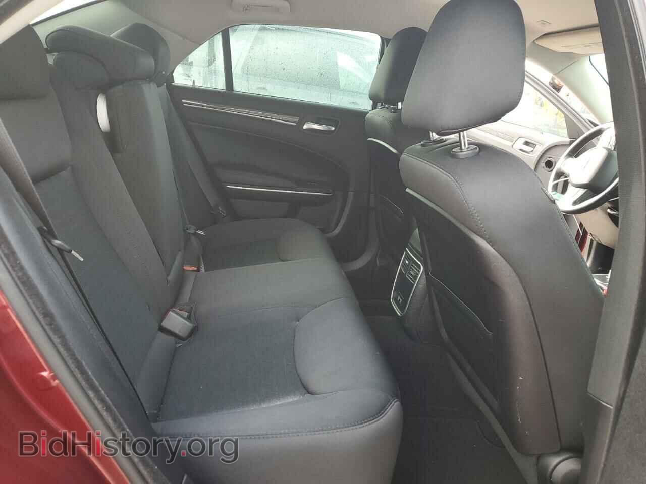 2019 CHRYSLER 300 - VIN: 2C3CCAAG4KH738604 - Фото 10