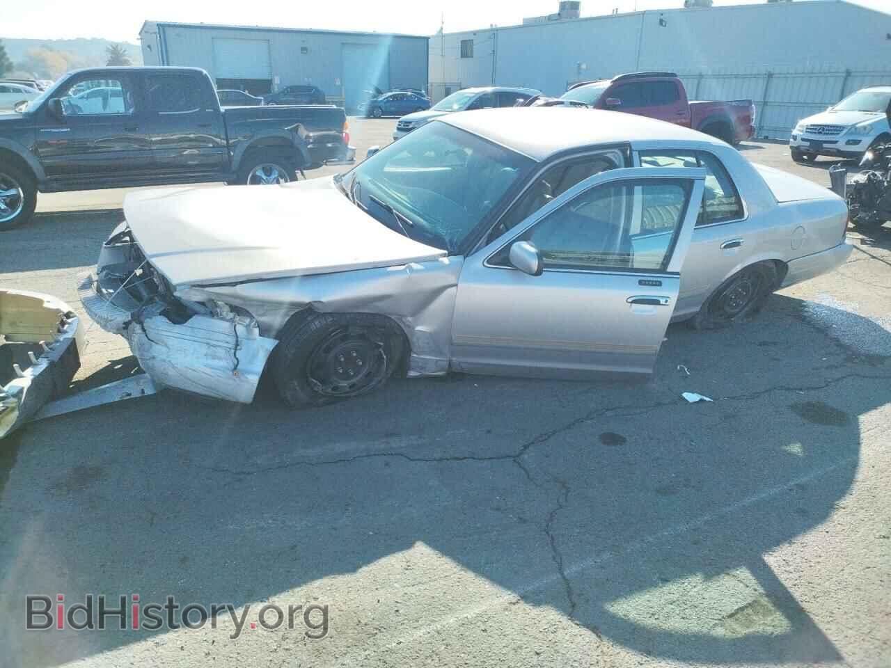 Photo 2FABP7EV5BX175209 - FORD CROWN VIC 2011