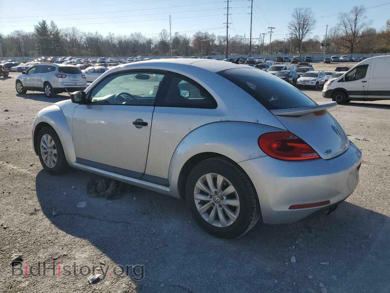 2013 VOLKSWAGEN BEETLE - VIN: 3VWFP7ATXDM613640 - Фото 2