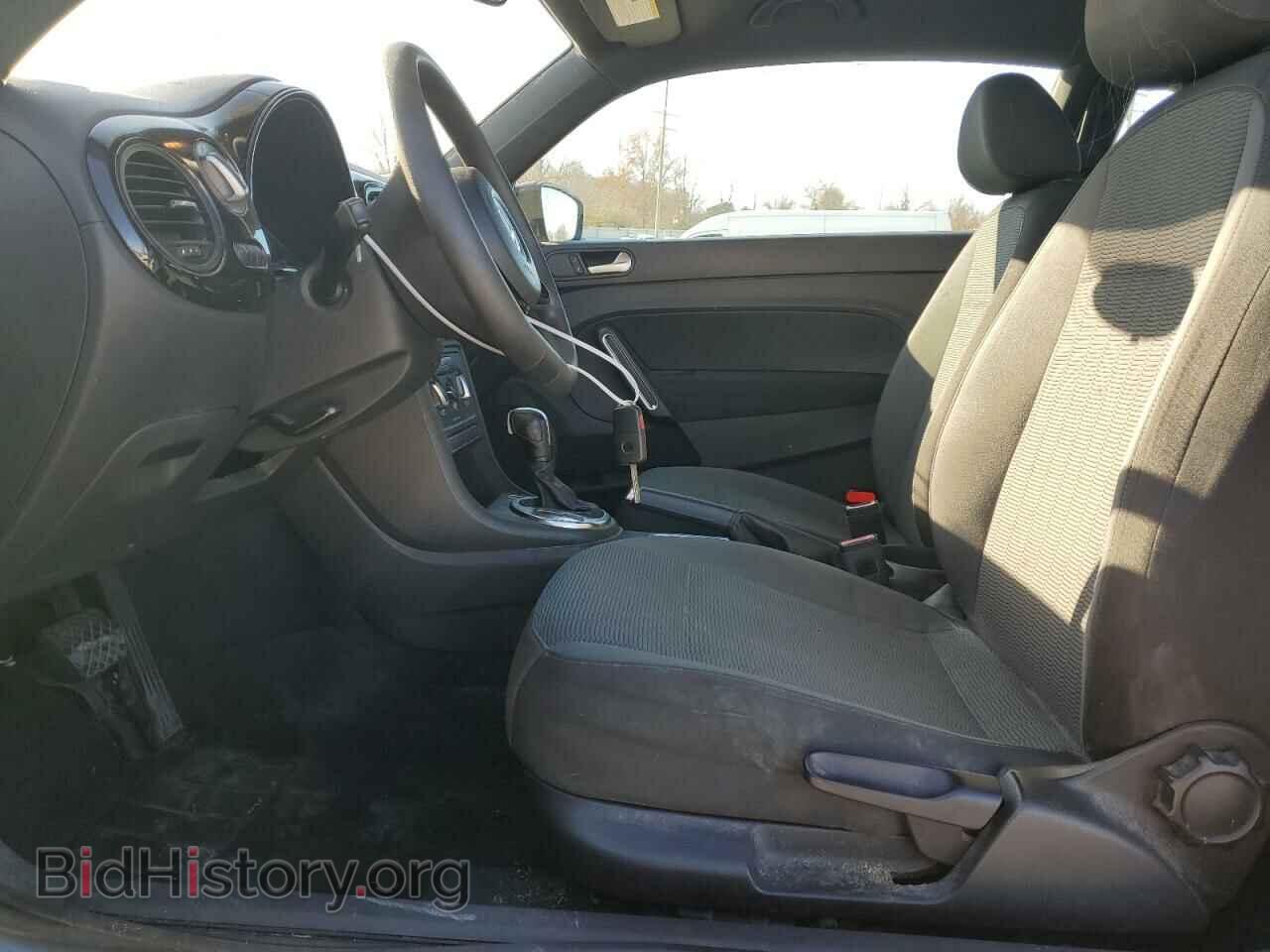 2013 VOLKSWAGEN BEETLE - VIN: 3VWFP7ATXDM613640 - Фото 7