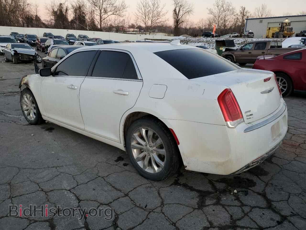 2018 CHRYSLER 300 - VIN: 2C3CCARG8JH302423 - Фото 2