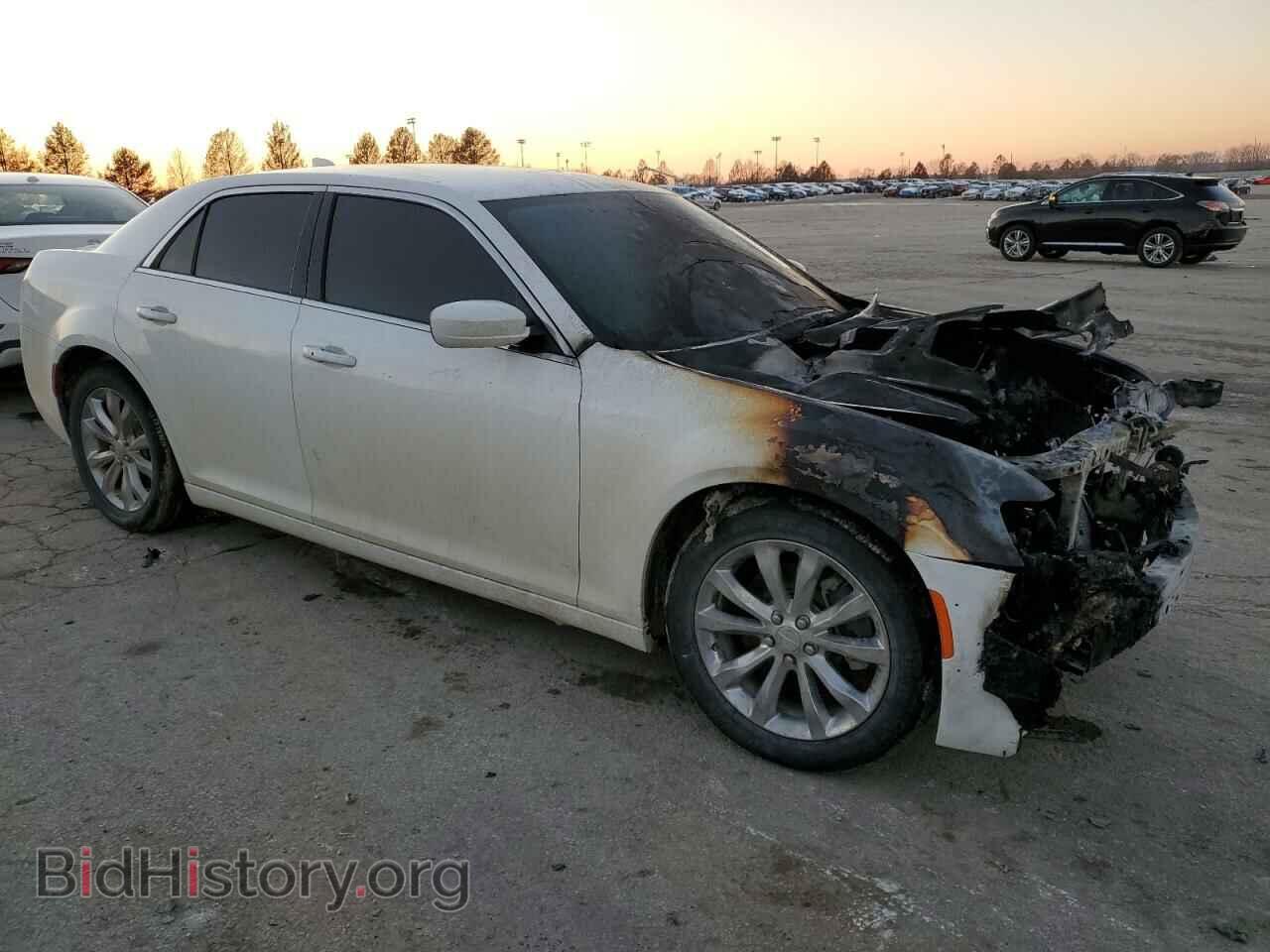 2018 CHRYSLER 300 - VIN: 2C3CCARG8JH302423 - Фото 4