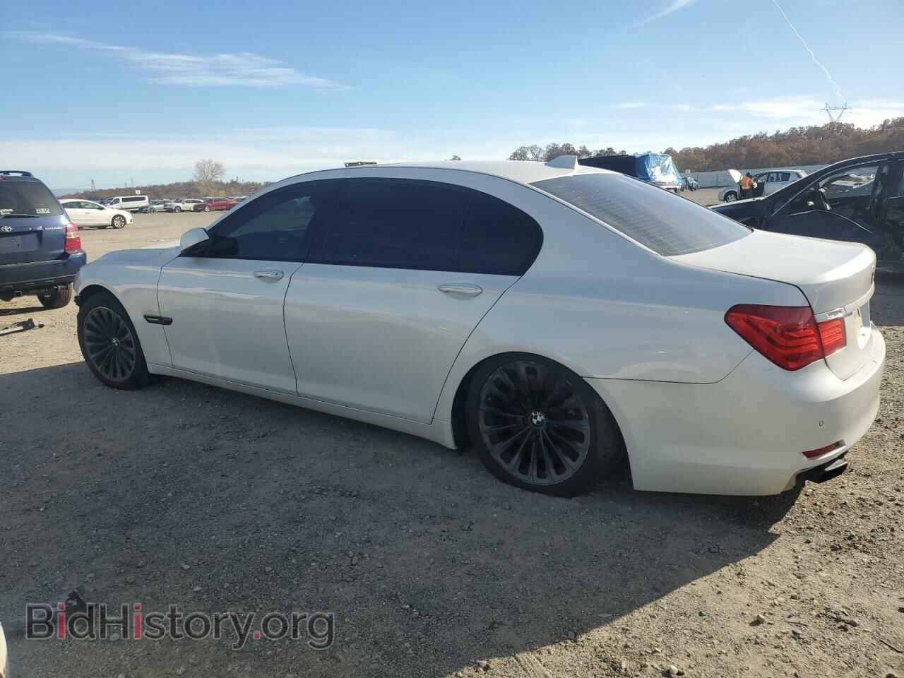 2011 BMW 7 SERIES - VIN: WBAKB8C53BC852009 - Фото 2