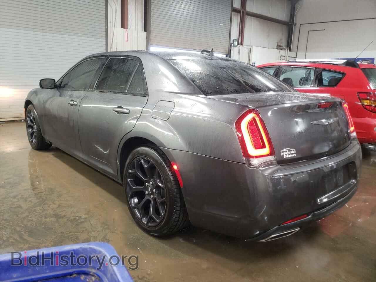 2019 CHRYSLER 300 - VIN: 2C3CCAAG3KH727318 - Фото 2