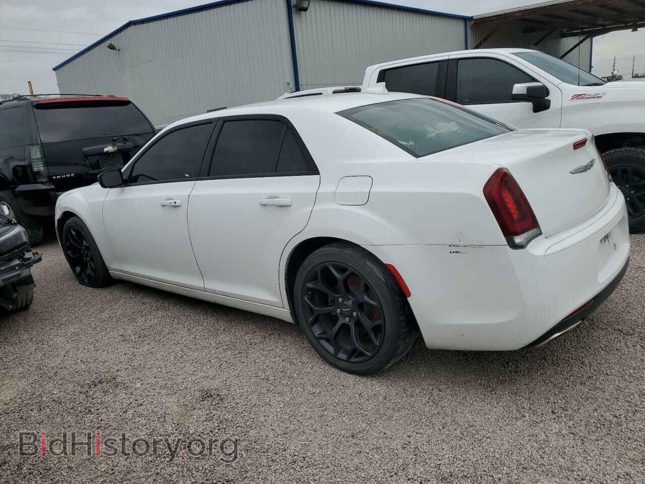 2019 CHRYSLER 300 - VIN: 2C3CCAAG1KH746059 - Фото 2