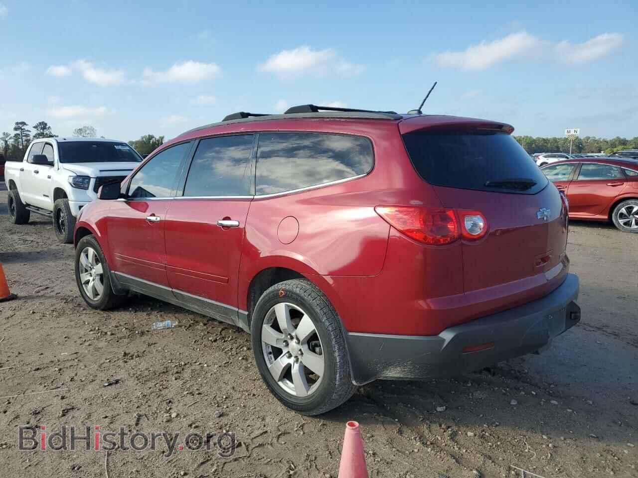 2012 CHEVROLET TRAVERSE - VIN: 1GNKRGED2CJ177335 - Фото 2