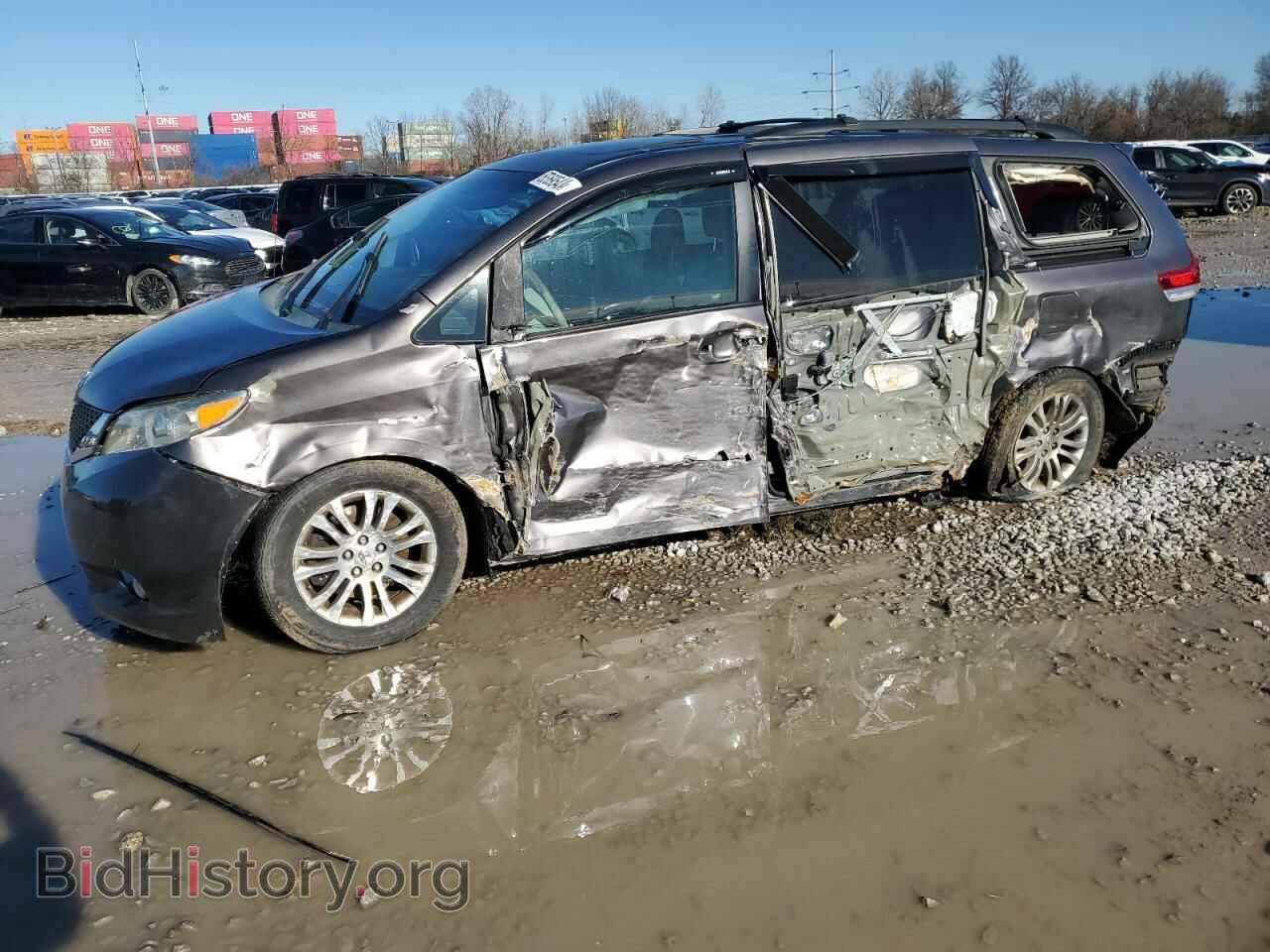 Photo 5TDYK3DC1BS066012 - TOYOTA All Models 2011