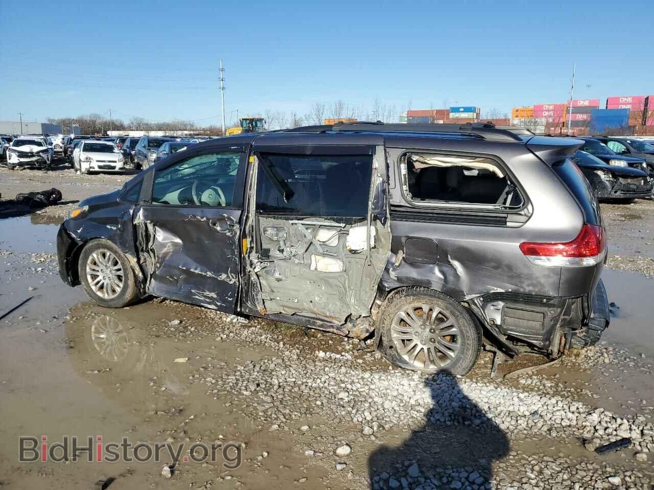 2011 TOYOTA All Models - VIN: 5TDYK3DC1BS066012 - Photo 2