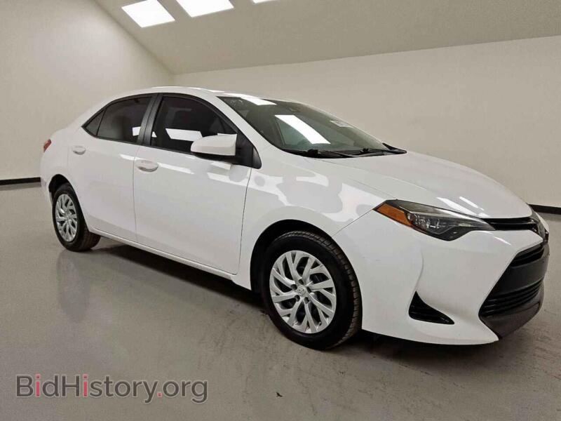 2018 Toyota COROLLA (VIN 5YFBURHEXJP847939) — фото 4 из 13