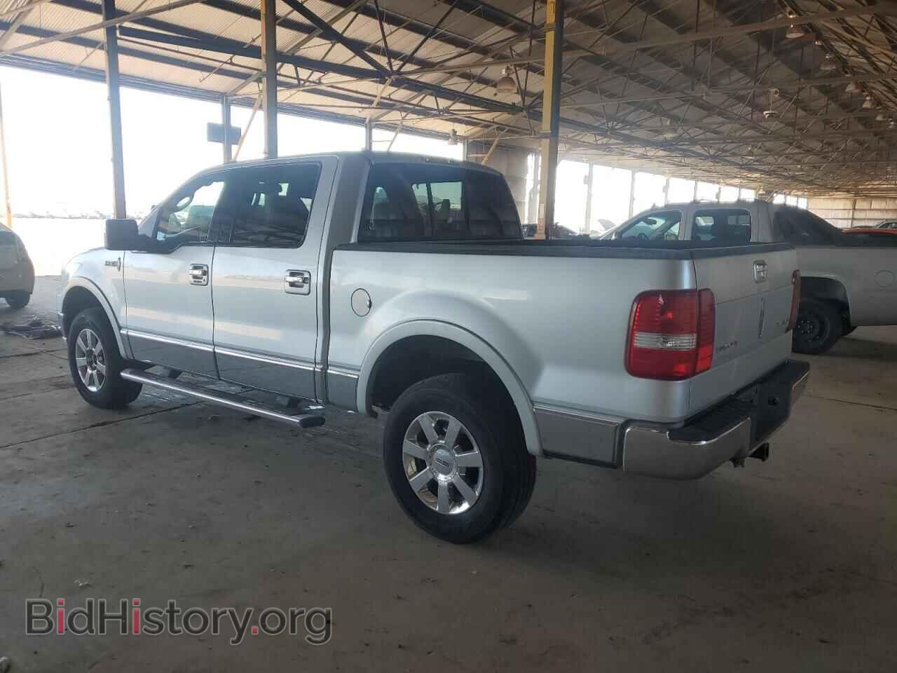 2006 LINCOLN MARK LT - VIN: 5LTPW16546FJ04189 - Photo 2