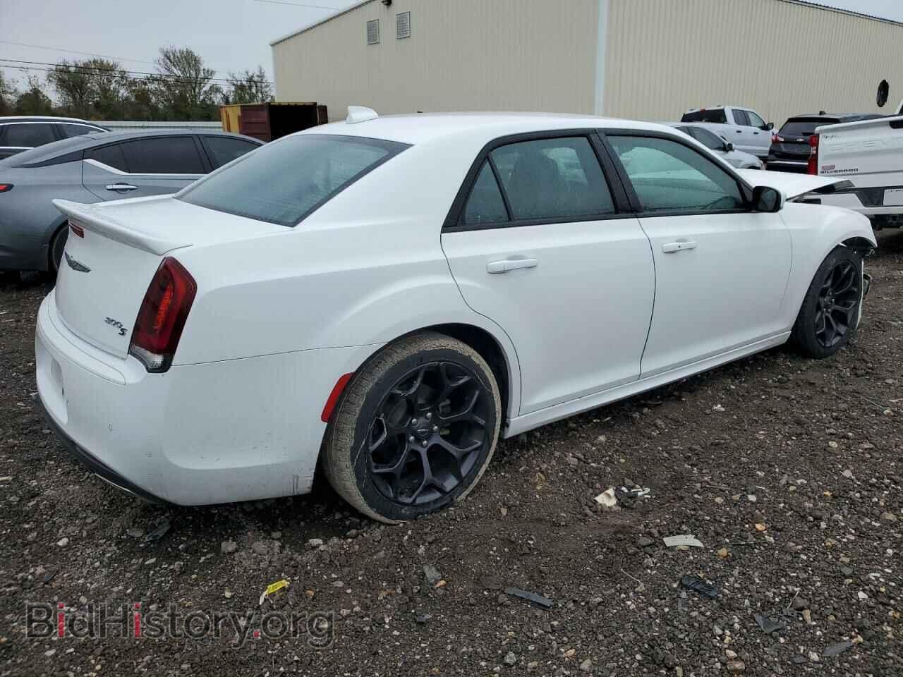 2019 CHRYSLER 300 - VIN: 2C3CCABG2KH538237 - Фото 3