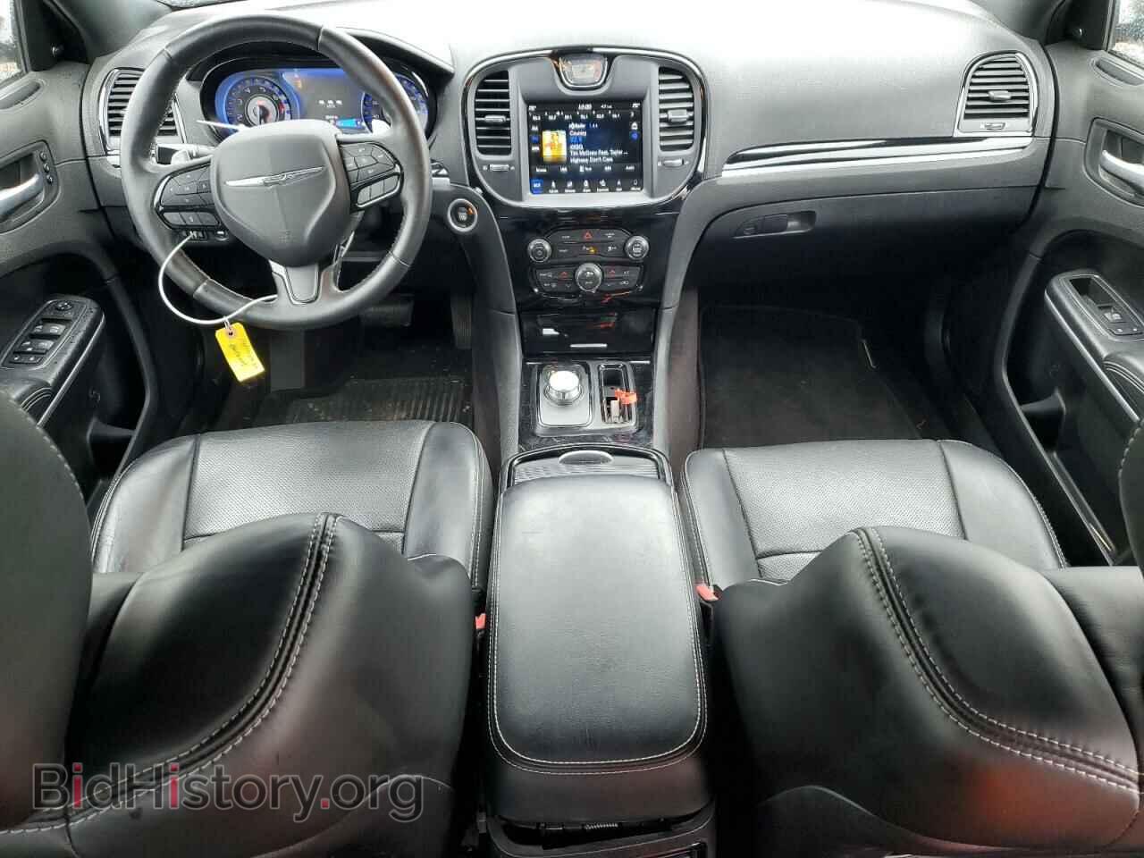 2019 CHRYSLER 300 - VIN: 2C3CCABG2KH538237 - Фото 8
