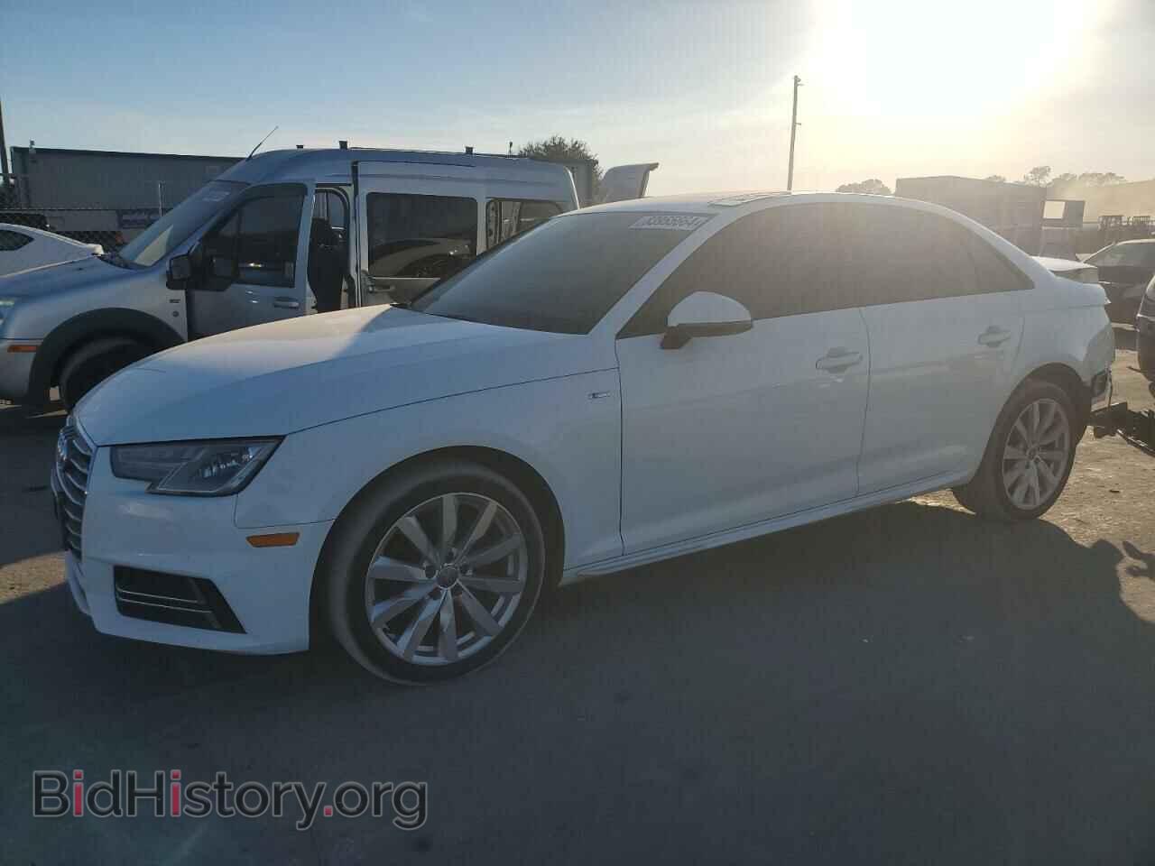 Photo WAUKMAF4XJA217514 - AUDI A4 2018