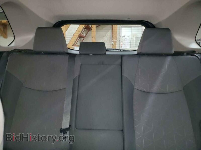 2019 Toyota RAV4 (VIN JTMP1RFV2KD018062) — фото 10 из 15