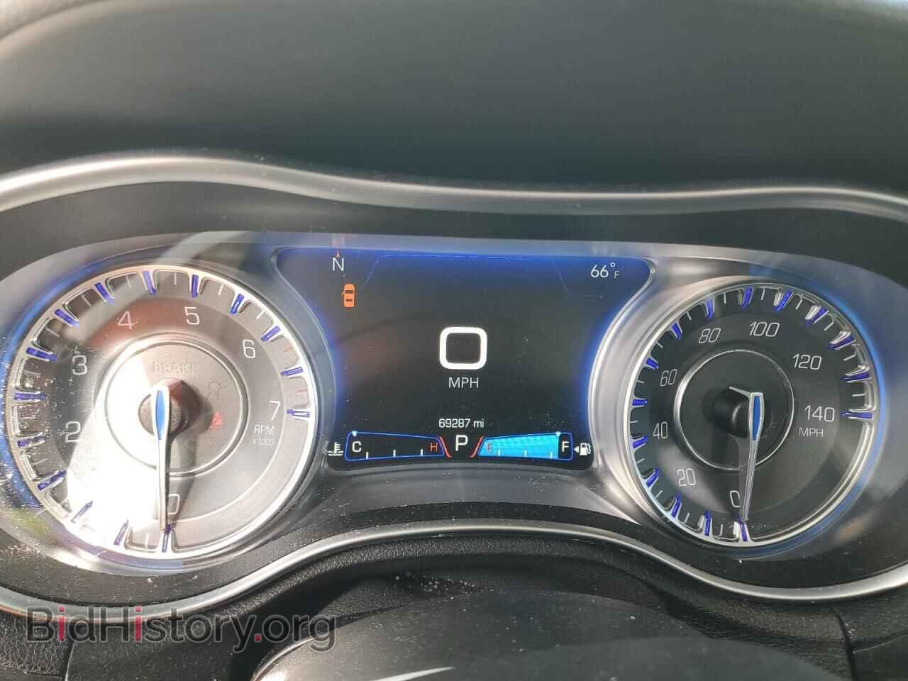 2016 CHRYSLER 300 - VIN: 2C3CCAAG6GH358347 - Фото 9