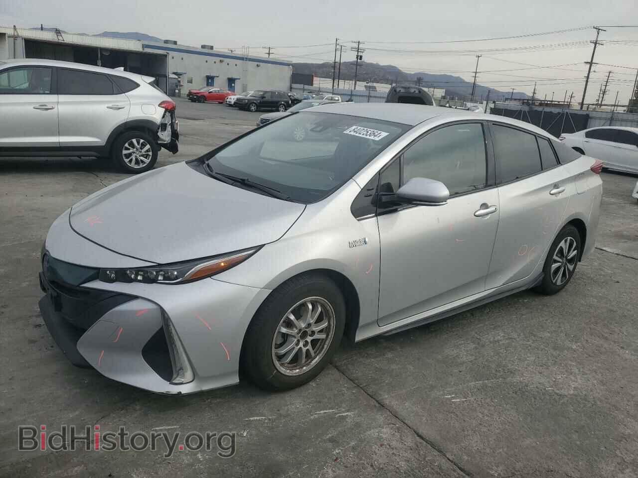 Фотография JTDKARFP7H3010288 - TOYOTA PRIUS 2017