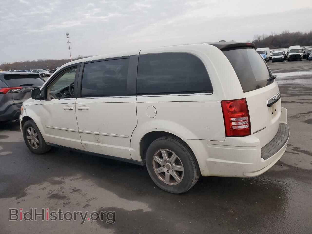 2010 CHRYSLER MINIVAN - VIN: 2A4RR2D17AR405902 - Фото 2