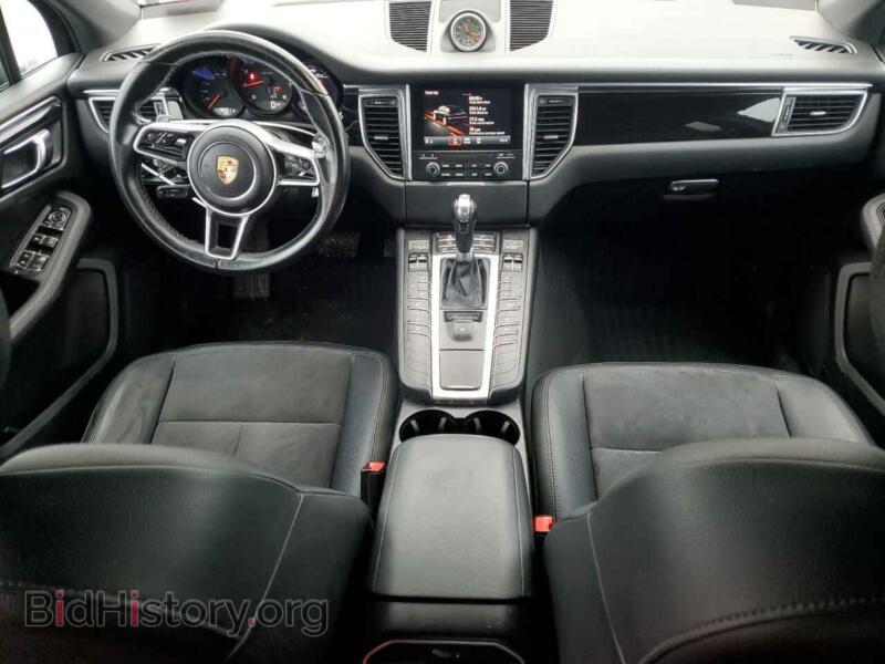 2017 Porsche MACAN (VIN WP1AA2A58HLB04834) — photo 8 of 13