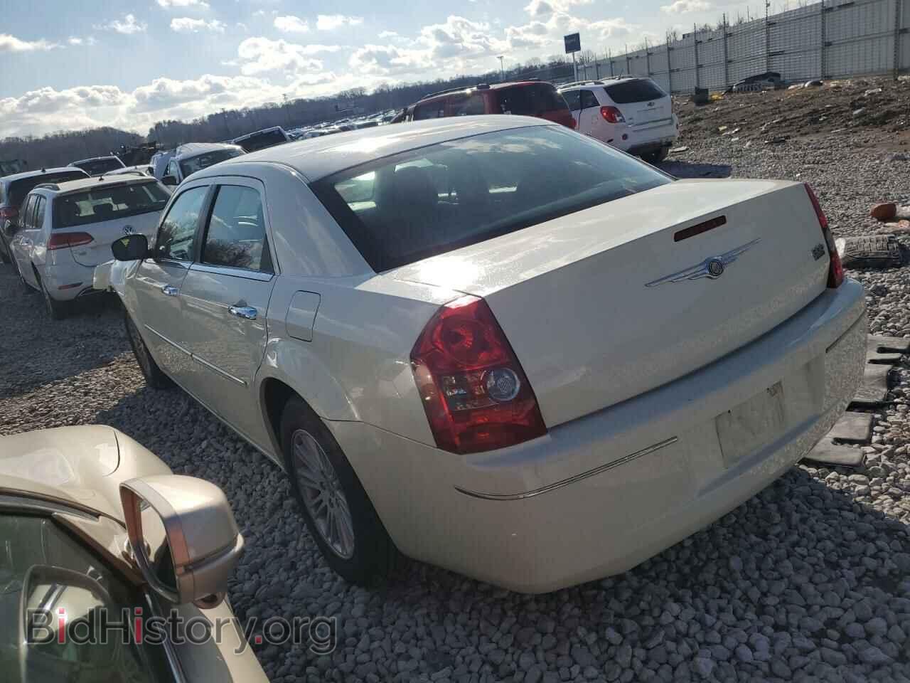 2010 CHRYSLER 300 - VIN: 2C3CA4CD4AH201546 - Фото 2