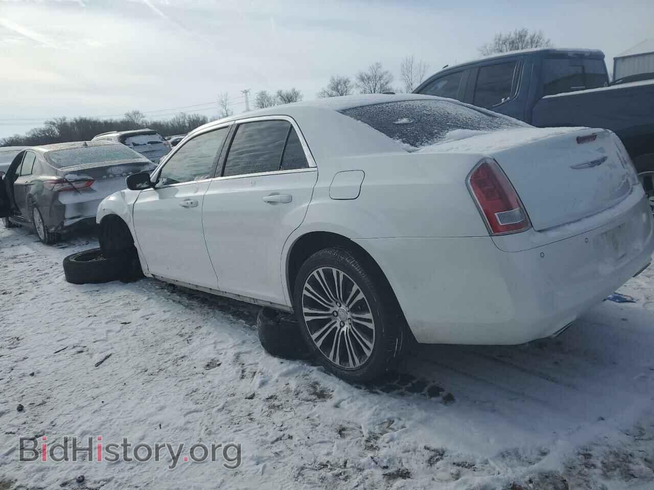 2013 CHRYSLER 300 - VIN: 2C3CCABT2DH672410 - Фото 2