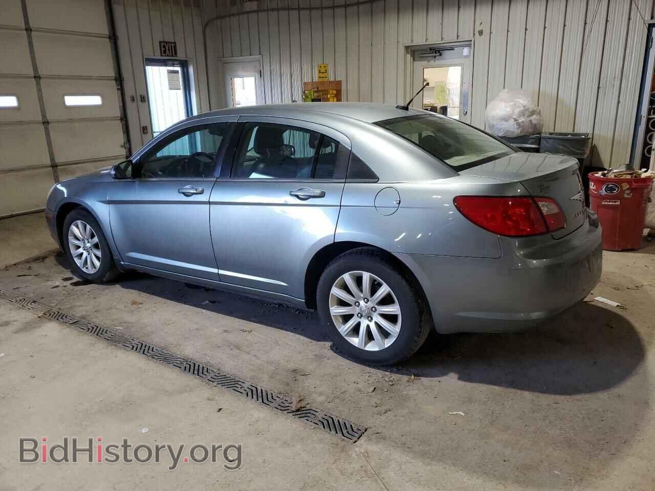 2010 CHRYSLER SEBRING - VIN: 1C3CC5FB2AN217908 - Фото 2
