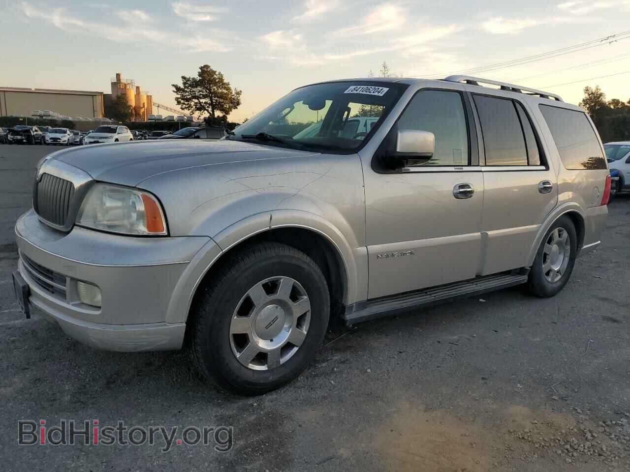 Photo 5LMFU27565LJ02977 - LINCOLN NAVIGATOR 2005