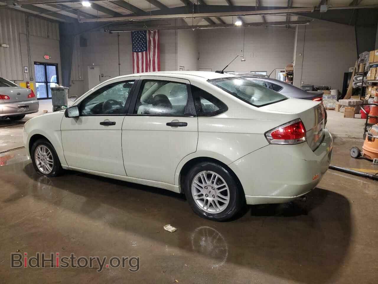 2011 FORD FOCUS - VIN: 1FAHP3FNXBW144065 - Фото 2