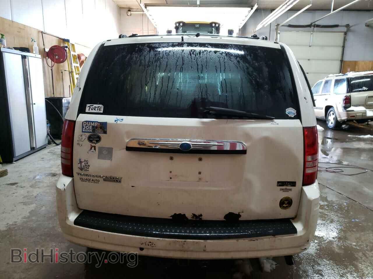 2008 CHRYSLER MINIVAN - VIN: 2A8HR44H18R617630 - Фото 6